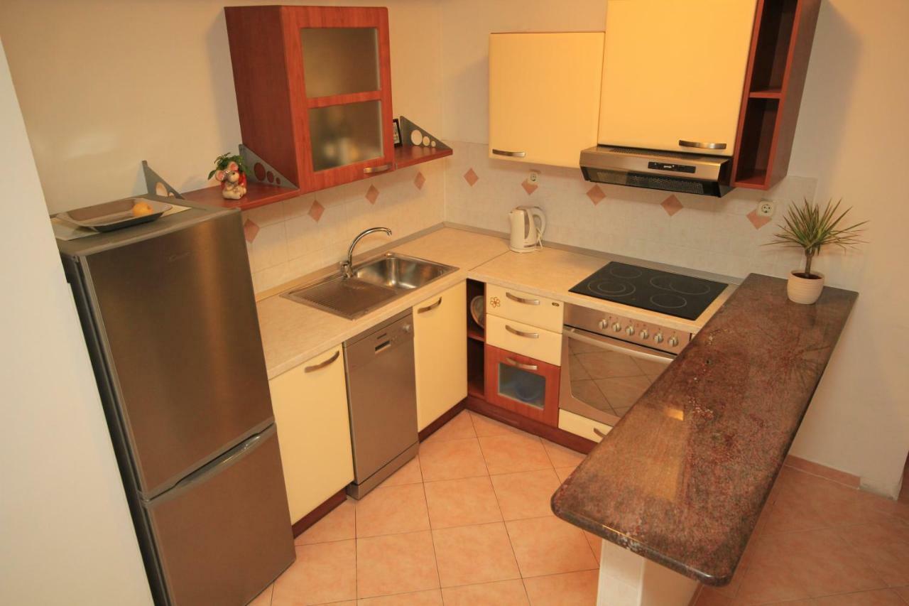 Comfort Sea View Apartment With Parking And Two Bedrooms Baška Voda Eksteriør billede